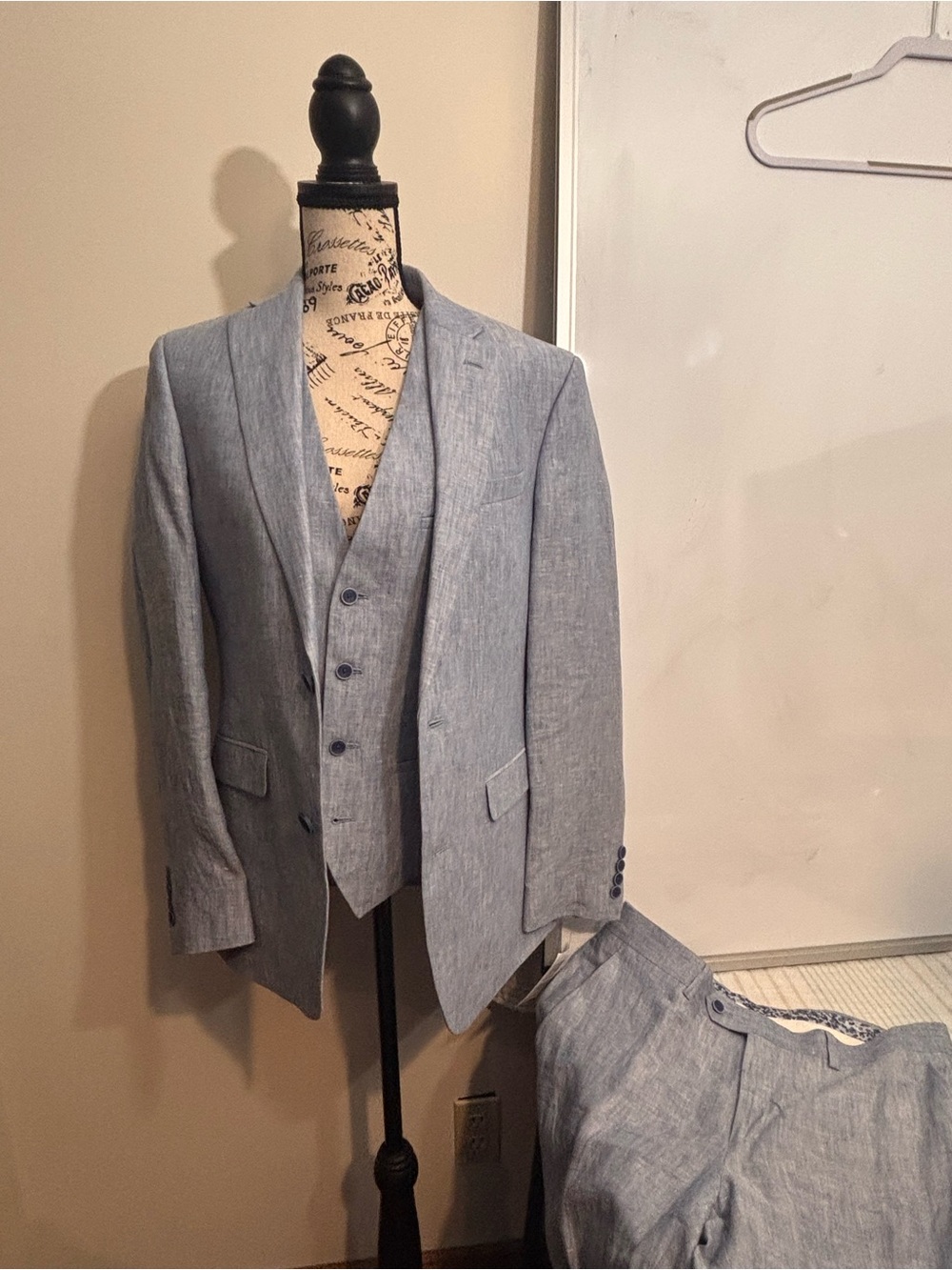 Men's Light Gray Linen Three-Piece Suit - Tailored Blazer, Vest & Trousers